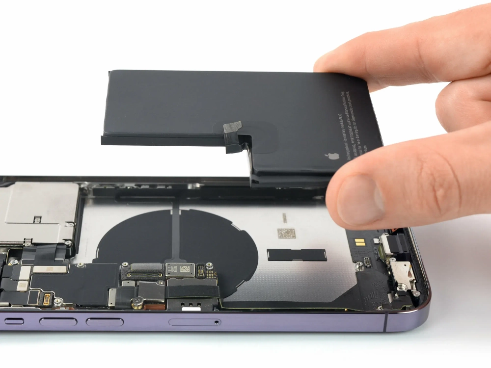 Замена аккумулятора iPhone 15 Pro