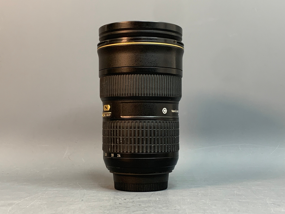 Nikon 24-70mm 2.8G ED AF-S Nikkor, не большие царапины на передней линзе