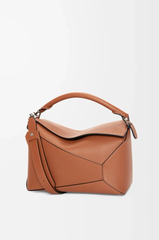 Loewe Сумка среднего размера Puzzle Edge из классической телячьей кожи, коричневый