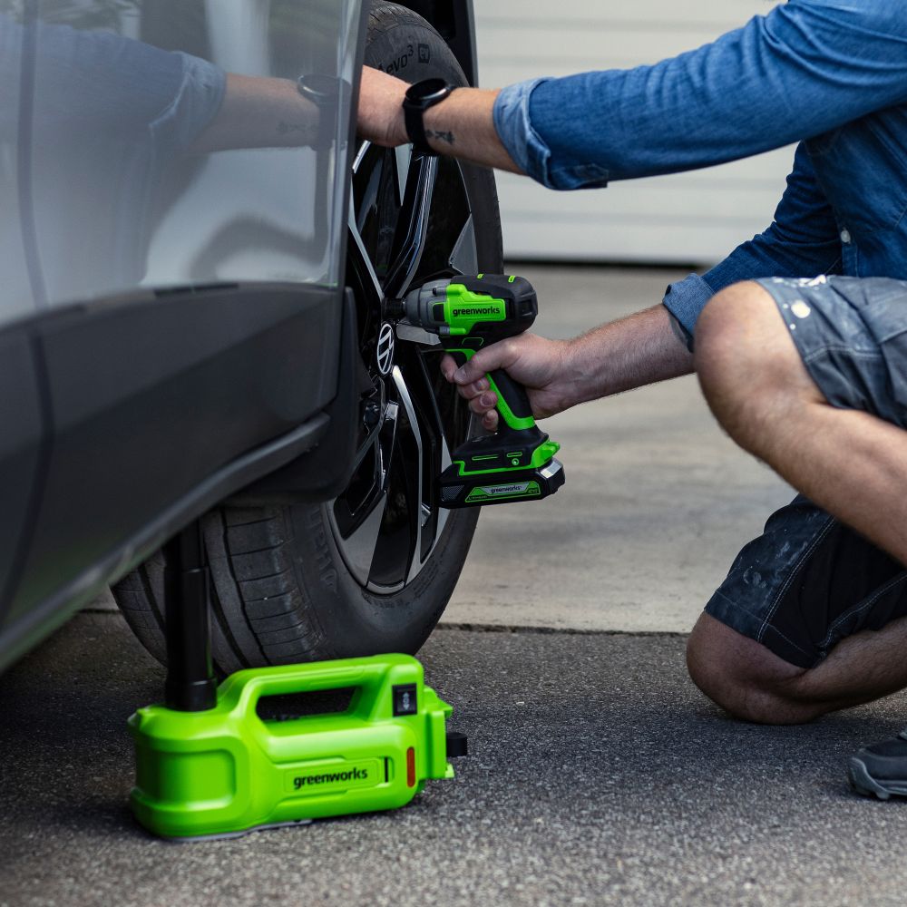 Домкрат автомобильный гидравлический аккумуляторный Greenworks Арт. 3401407UA, 24V, c АКБ 2Ач и ЗУ в сумке