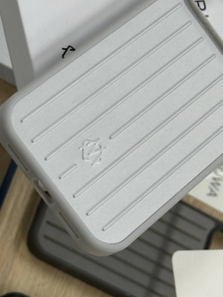 Чехол на iPhone 17 Pro Max Rimowa