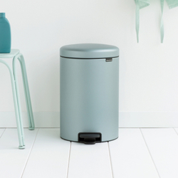 Ведро Brabantia NewIcon 20л мятный металлик в интерьере