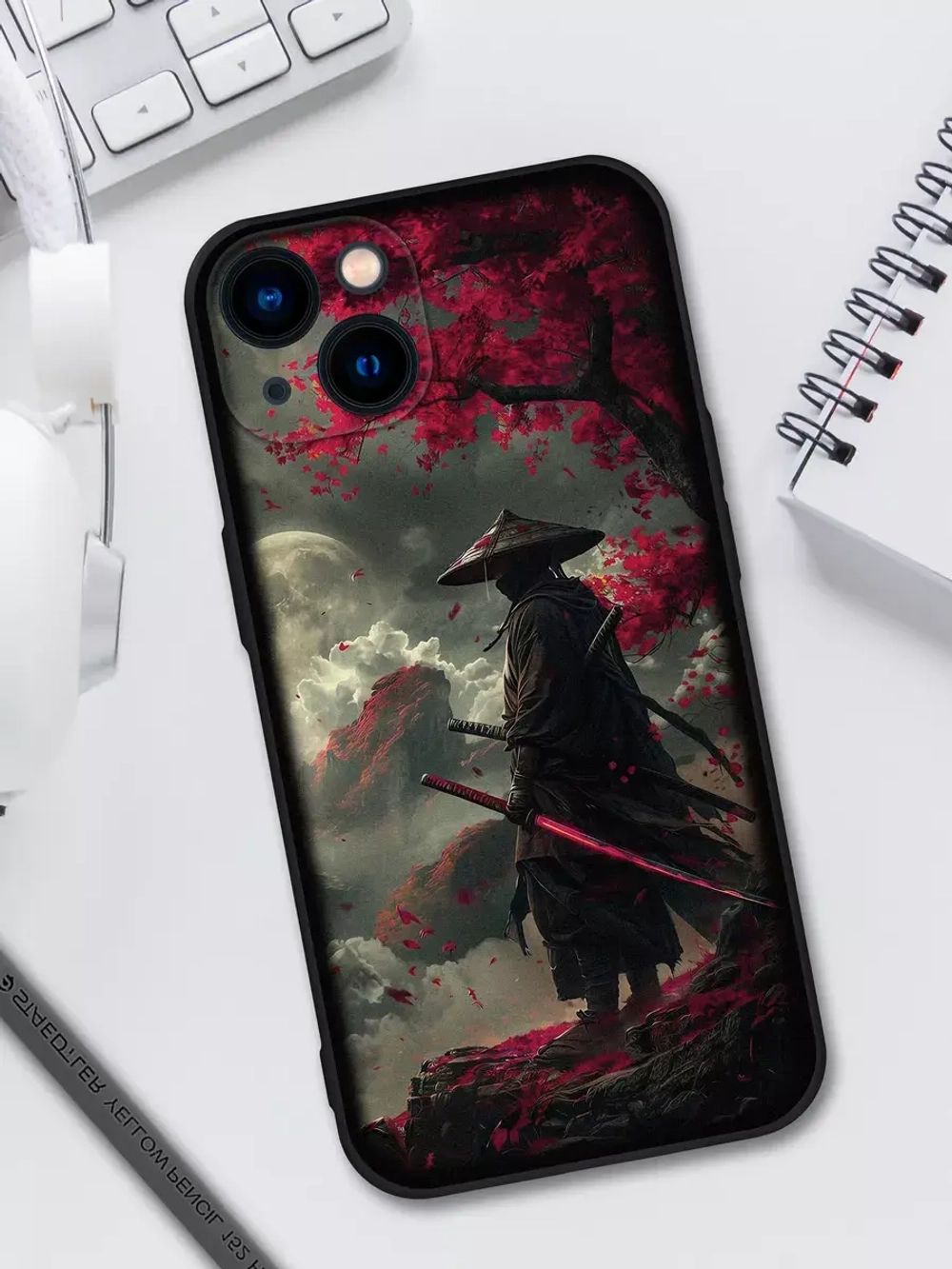 Чехол на iPhone 13 с принтом