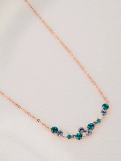Тонкое колье Млечный путь с зелеными кристаллами Swarovski