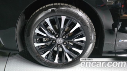 Toyota Alphard 2.5 HEV Executive AWD — 2024