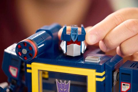 Конструктор LEGO Icons 10358 Transformers: Soundwave