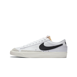 alt="Nike Blazer Low 77 Vintage Black White DA6364-001 мужские кроссовки черные с белым Swoosh вид сбоку на белом фоне"