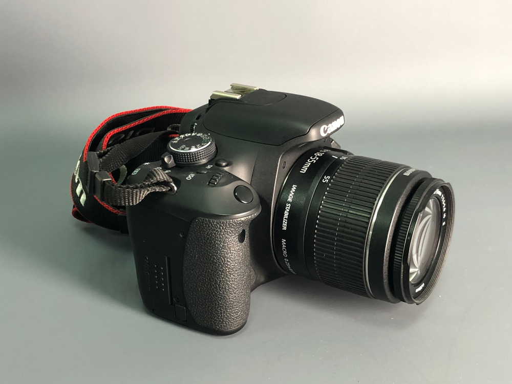 Canon 600D Kit 18-55mm IS II 2.000 кадров