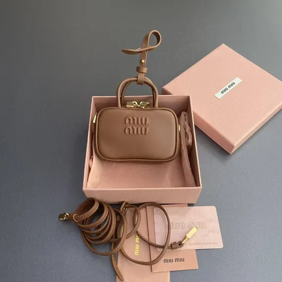 Микро сумка MIU MIU из натуральной кожи в коричневом цвете