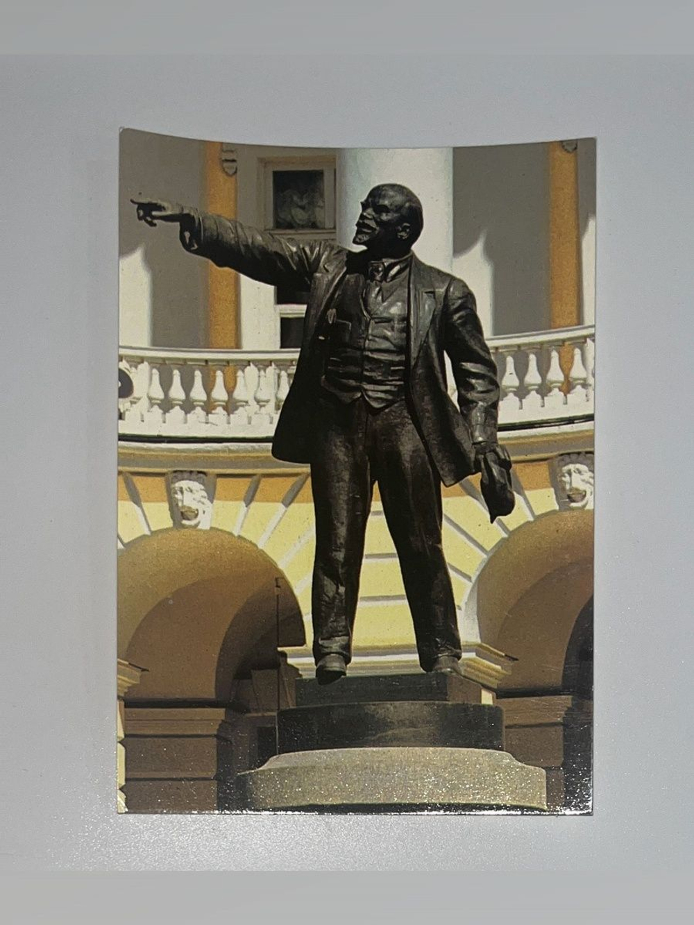 Открытка Ленинград. Памятник В.И.Ленину перед Смольным