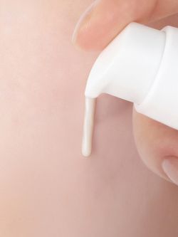 Восстанавливающая кремовая сыворотка с протеинами Numbuzin No.2 Protein 43% Creamy Serum 50 мл.(немного протекла)