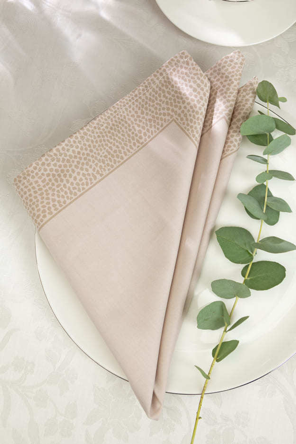 Скатерть 160x225 и 8 салфеток Vallesusa Chromo Satin Beige