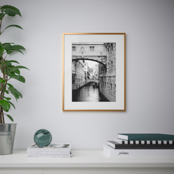 IKEA LOMVIKEN  (ИКЕА ЛОМВИКЕН)  -  Рамка - золотистая 40x50 см