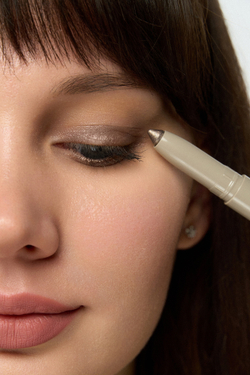 Стойкие тени-карандаш для век LONG LASTING EYESHADOW STICK в оттенке HAZE
