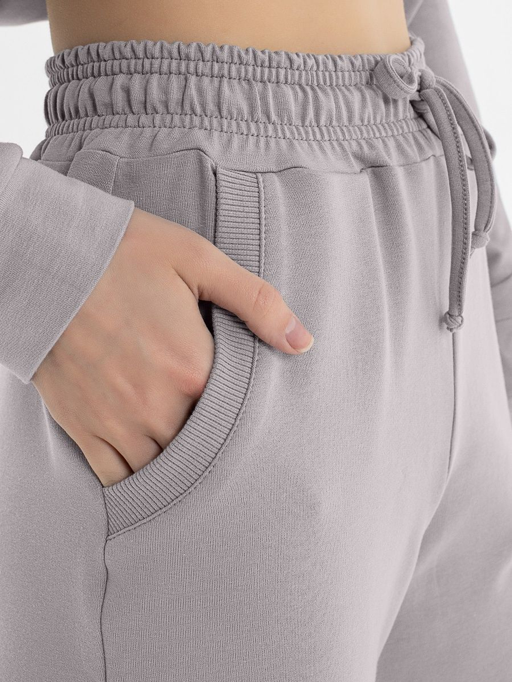 Укороченные спортивные брюки джоггеры