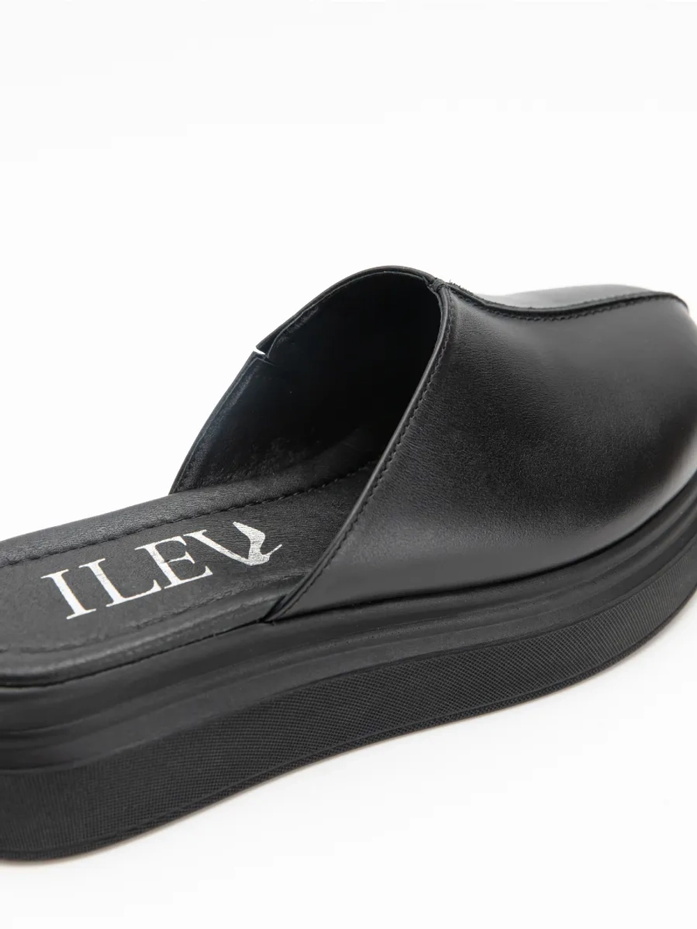 Сабо женские кожаные с закрытым носом