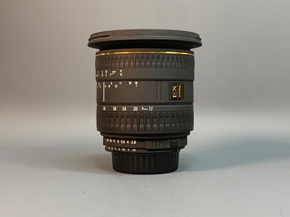 Sigma 17-35mm D 2.8-4 DG HSM Nikon F внутри пыль