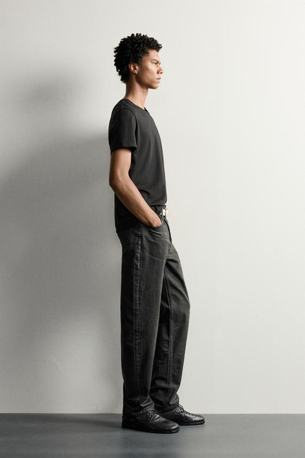 ZARA ДЖИНСЫ STRAIGHT FIT С ВОСКИРОВАННЫМ ЭФФЕКТОМ, УГОЛЬНЫЙ