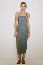 ПЛАТЬЕ МИДИ С ЭФФЕКТОМ КОНТУРИРОВАНИЯ — ZARA