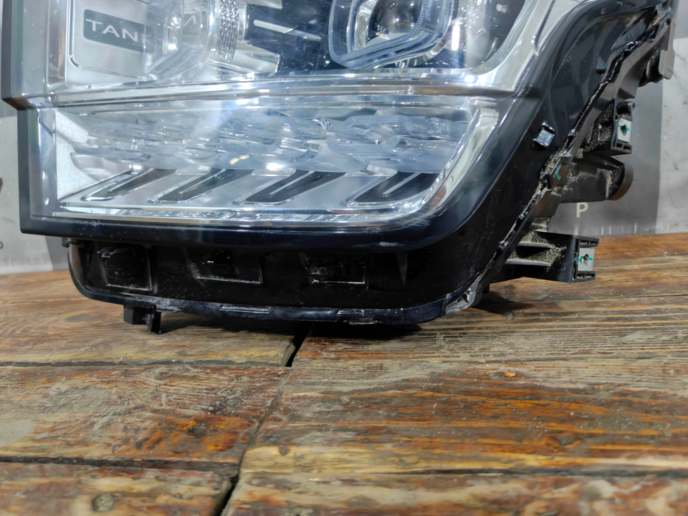 Фара левая LED Tank 500 21-нв Б/У Оригинал 4121104XKV3AA