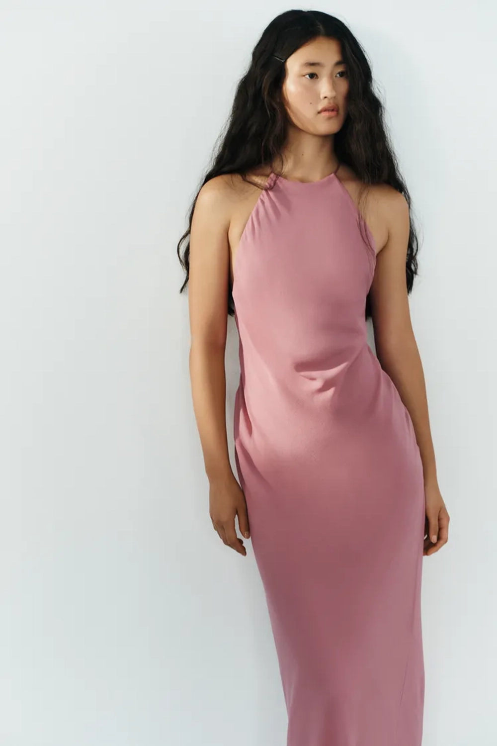 ZARA ДЛИННОЕ ПЛАТЬЕ-ХАЛТЕР, РОЗОВАТЫЙ