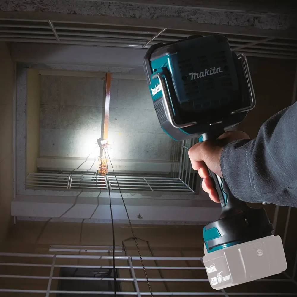 Аккумуляторный фонарь Makita DEBDML812