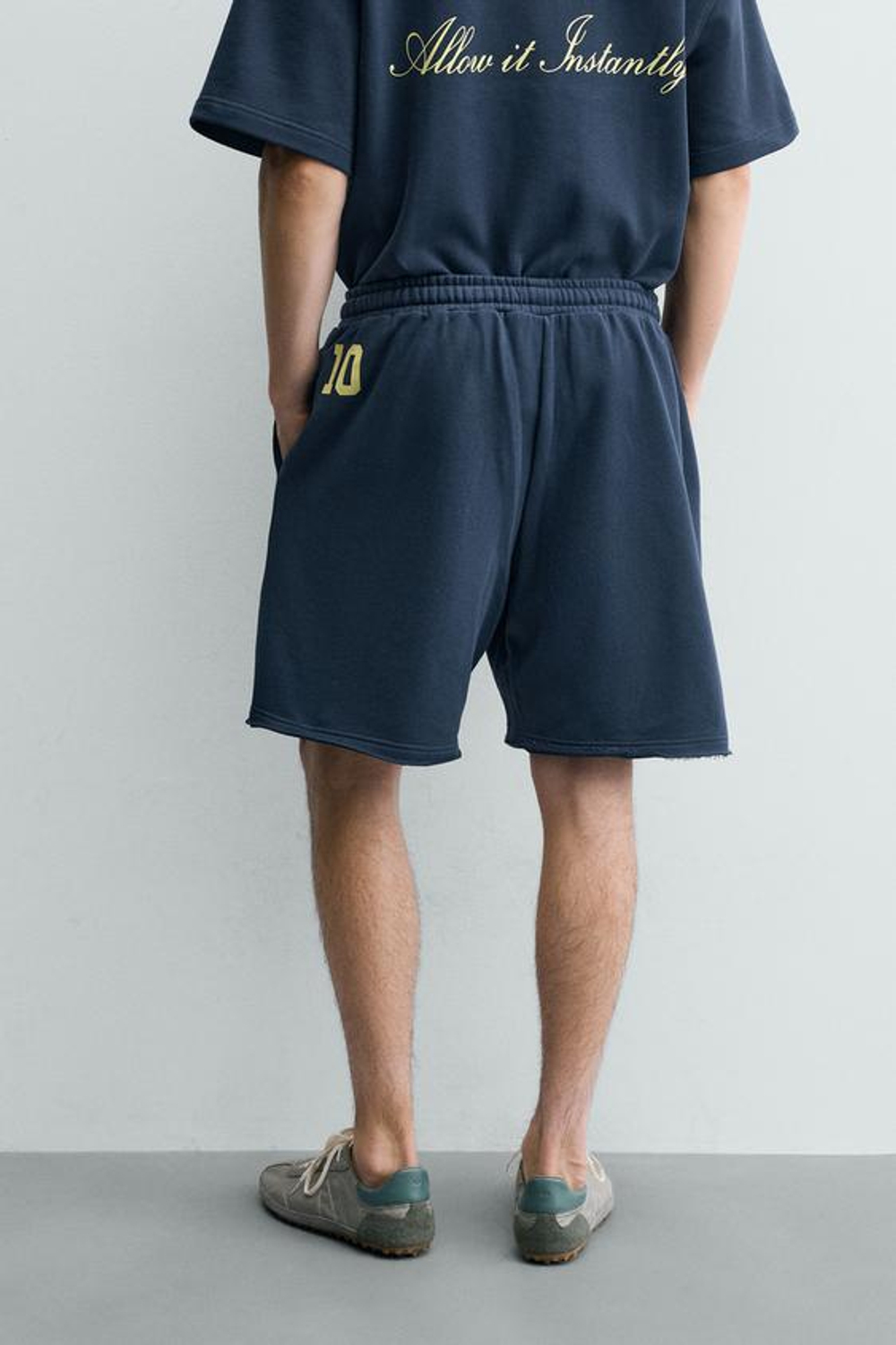 ZARA СПОРТИВНЫЕ ШОРТЫ С ПРИНТОМ, СИНИЙ