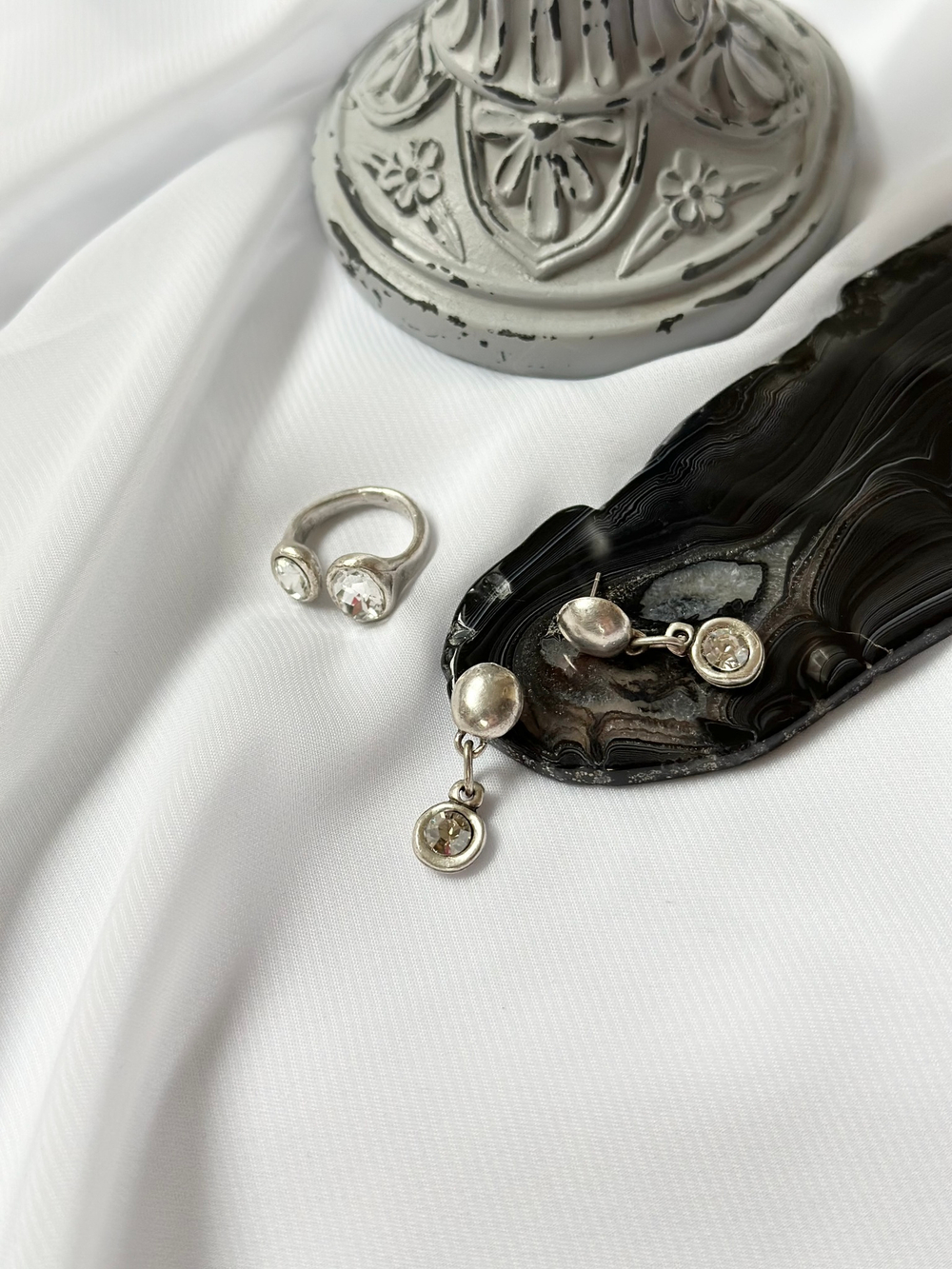 Серьги пусеты с подвесом из кристалла Swarovski. Покрытие серебро.