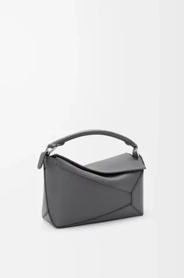 Loewe Маленькая сумка Puzzle Edge из классической телячьей кожи, темно-серый