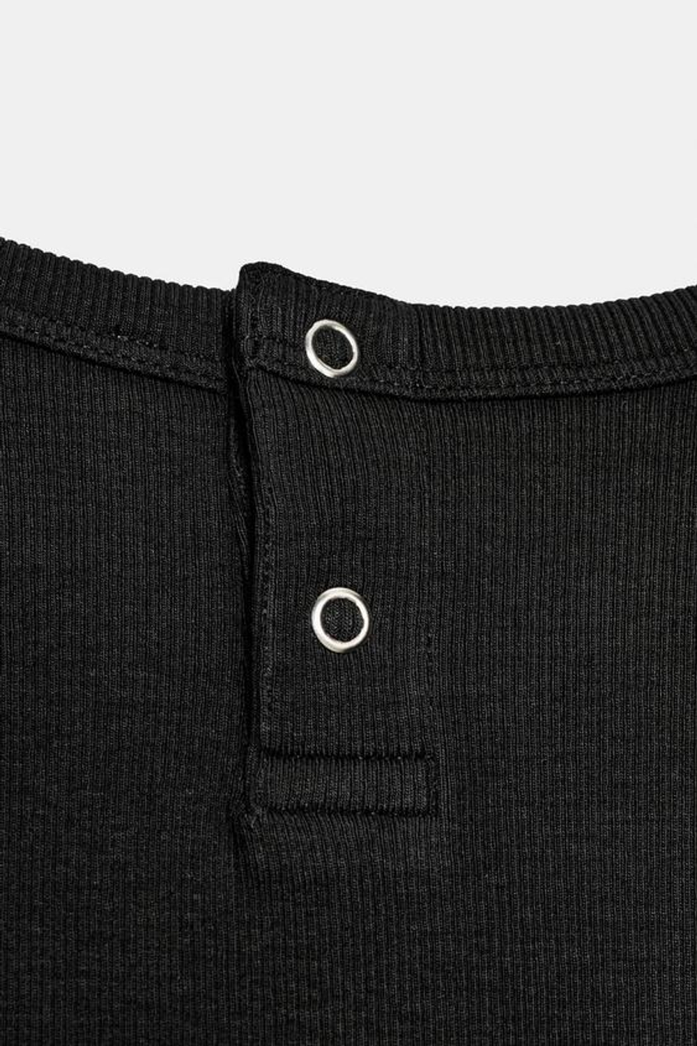 ZARA ФУТБОЛКА В РУБЧИК НА КНОПКАХ, ЧЕРНЫЙ