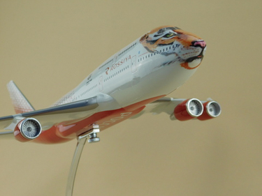 Модель самолета Boeing 747 «Тигролёт» авиакомпании «Россия» в масштабе 1:144