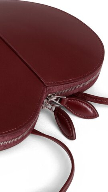 ALAÏA СУМКА LE CŒUR ИЗ ТЕЛЯЧЬЕЙ КОЖИ, ГРАНАТОВЫЙ