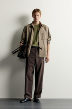СТРУЯЩИЕСЯ БРЮКИ С БОКОВЫМИ СКЛАДКАМИ — ZARA