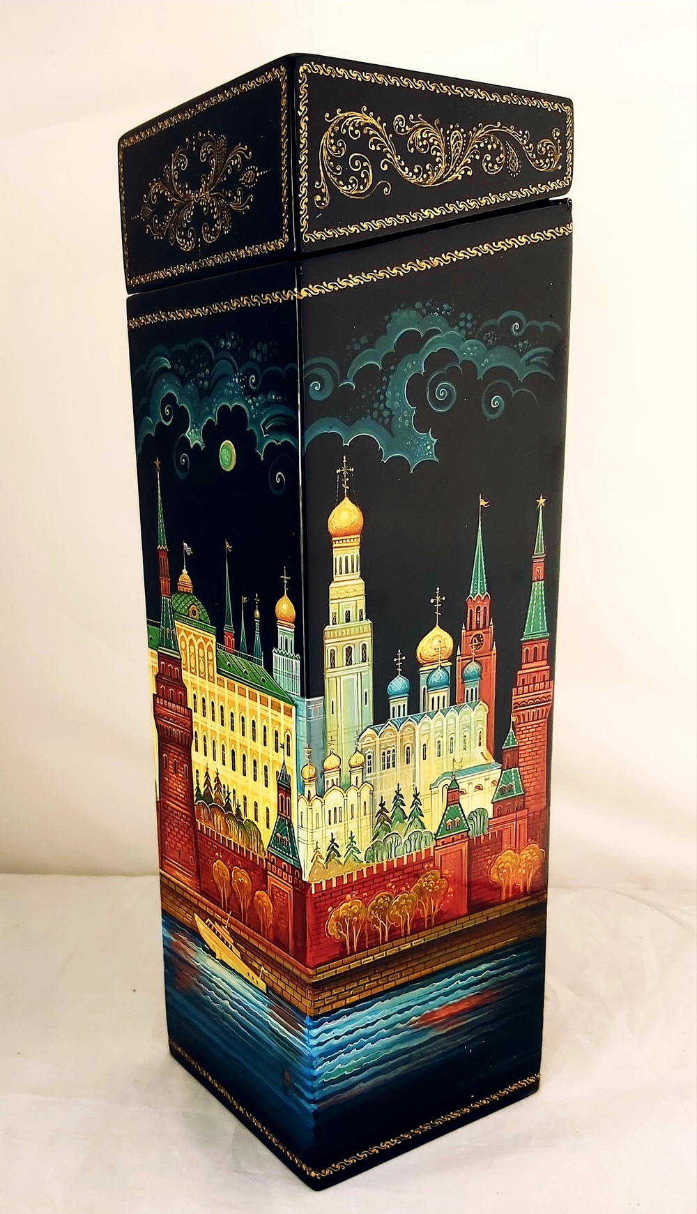 Футляр подарочный для бутылки "Москва Златоглавая" (Ручная роспись Палех)