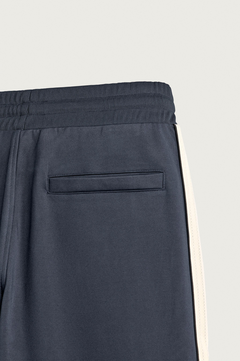 СПОРТИВНЫЕ БРЮКИ В РЕТРО-СТИЛЕ С КОНТРАСТНЫМИ ЛАМПАСАМИ — ZARA