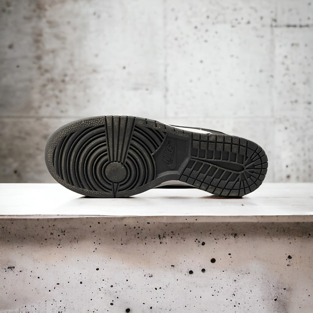 Nike SB Dunk Low • Black White