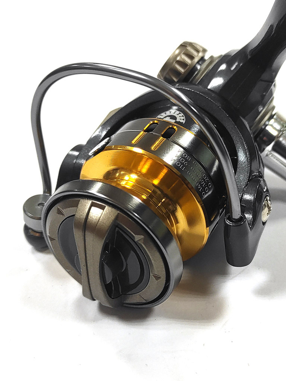 Катушка HitFish Spirius, 500 (4+1BB) Screw-in handie (145гр/3кг)