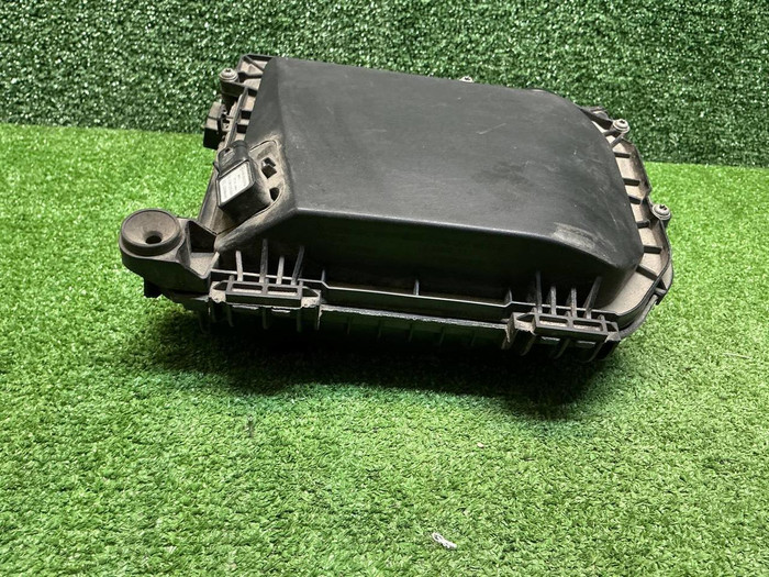 Корпус воздушного фильтра Mercedes C w205 (14-23)