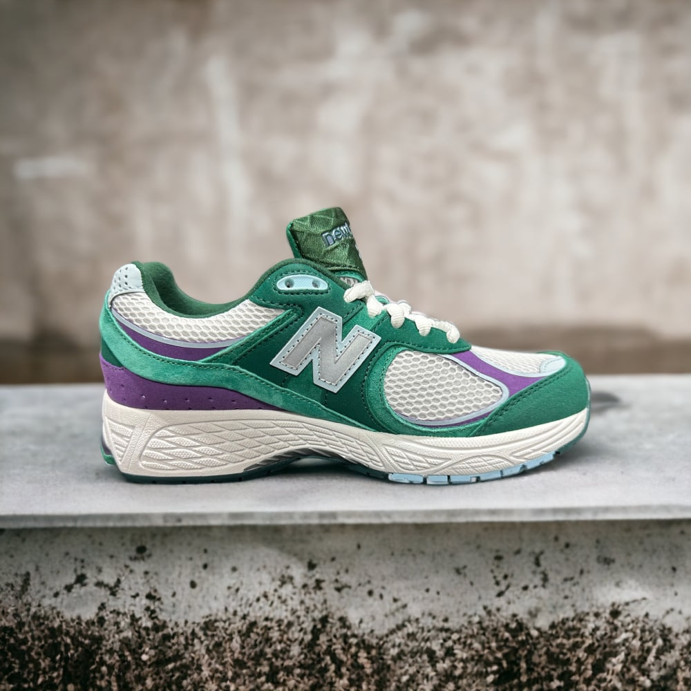 New Balance 2002R • Green