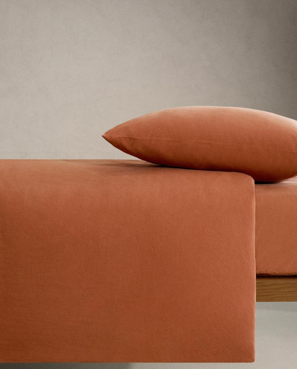 ZARA HOME ДЕТСКАЯ ОДНОТОННАЯ ПРОСТЫНЯ НА РЕЗИНКЕ, КОРИЧНЕВЫЙ