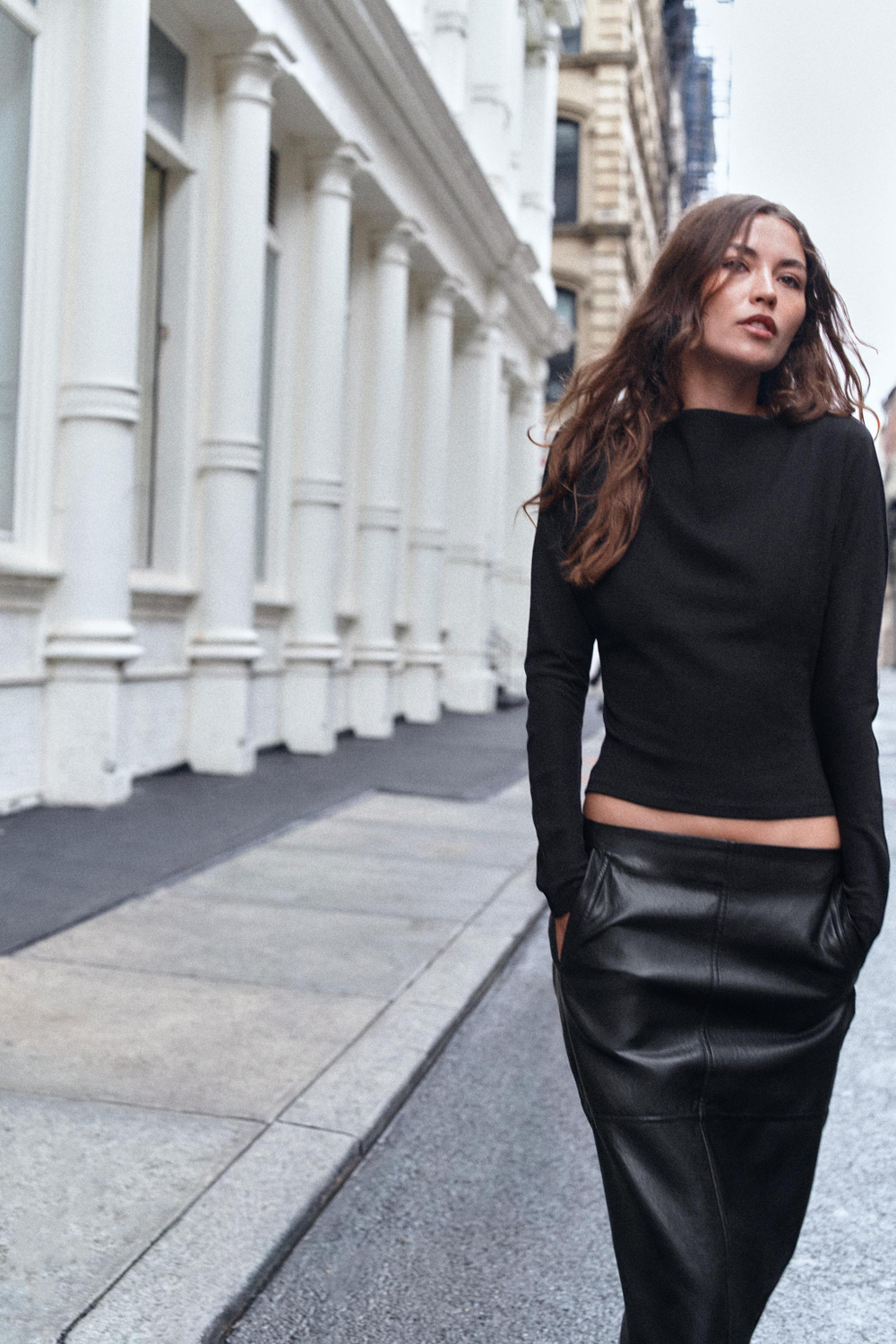 ОБТЯГИВАЮЩАЯ ФУТБОЛКА С ДЛИННЫМИ РУКАВАМИ — ZARA