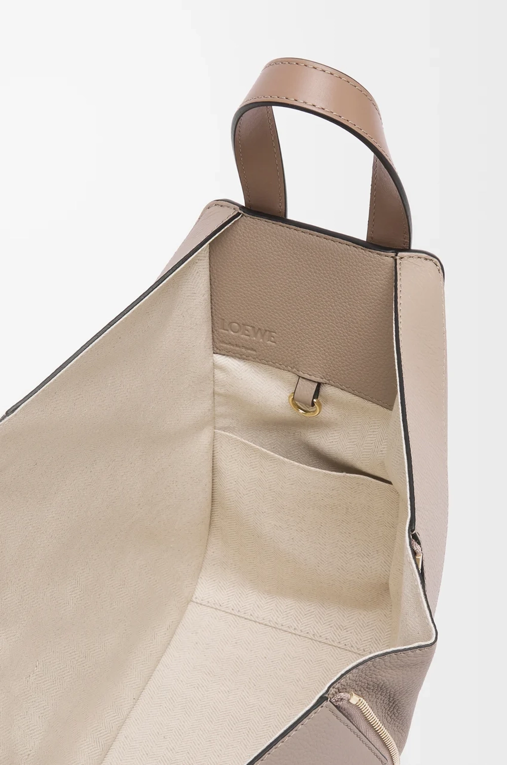 Loewe Маленькая сумка Hammock из мягкой зернистой телячьей кожи, песочный