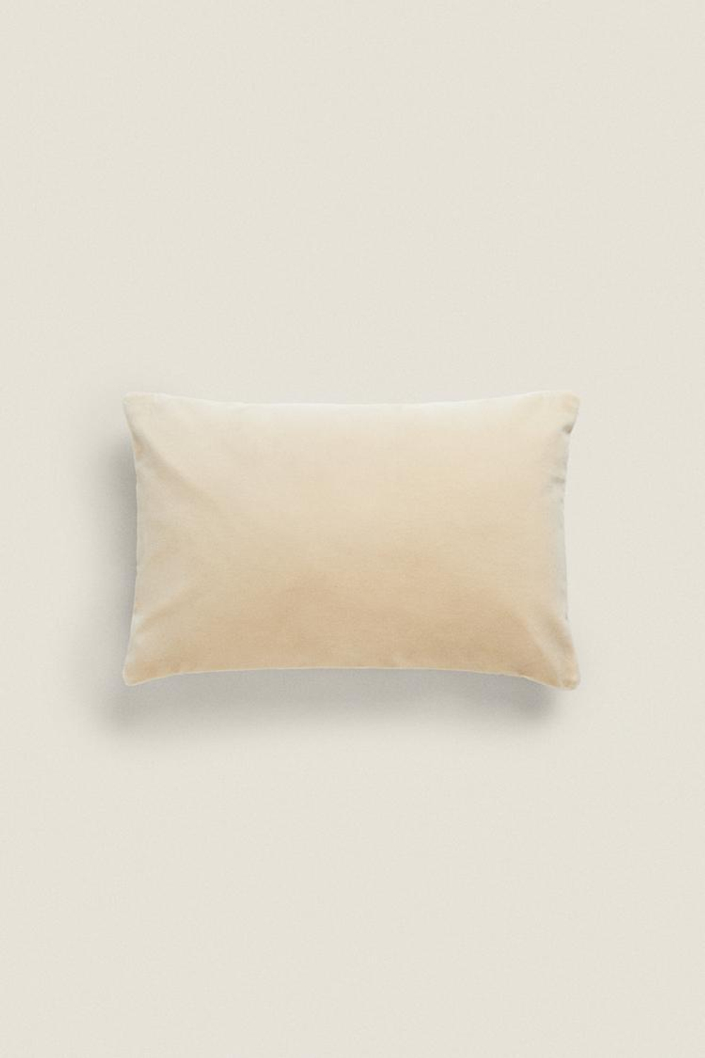 ZARA HOME БАРХАТНЫЙ ЧЕХОЛ ДЛЯ ДЕКОРАТИВНОЙ ПОДУШКИ, КРЕМОВЫЙ