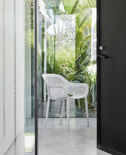 Кресло пластиковоеATRA Armchair