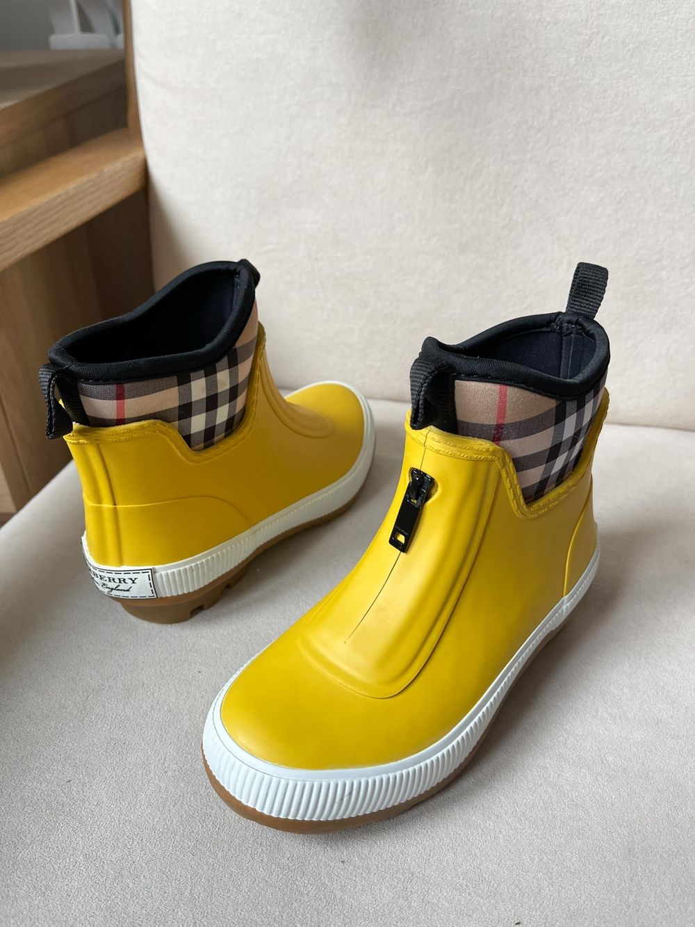 Новые сапоги Burberry, 29