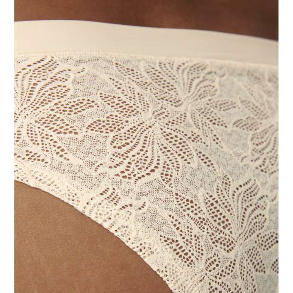 Трусы женские Triumph Smart Lace Brazilian