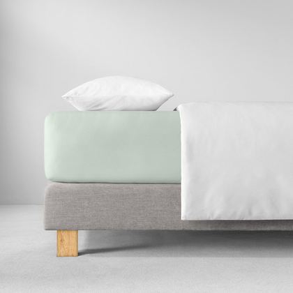 Простыня на резинке 200x200 Estella 080 jade светло-зеленая