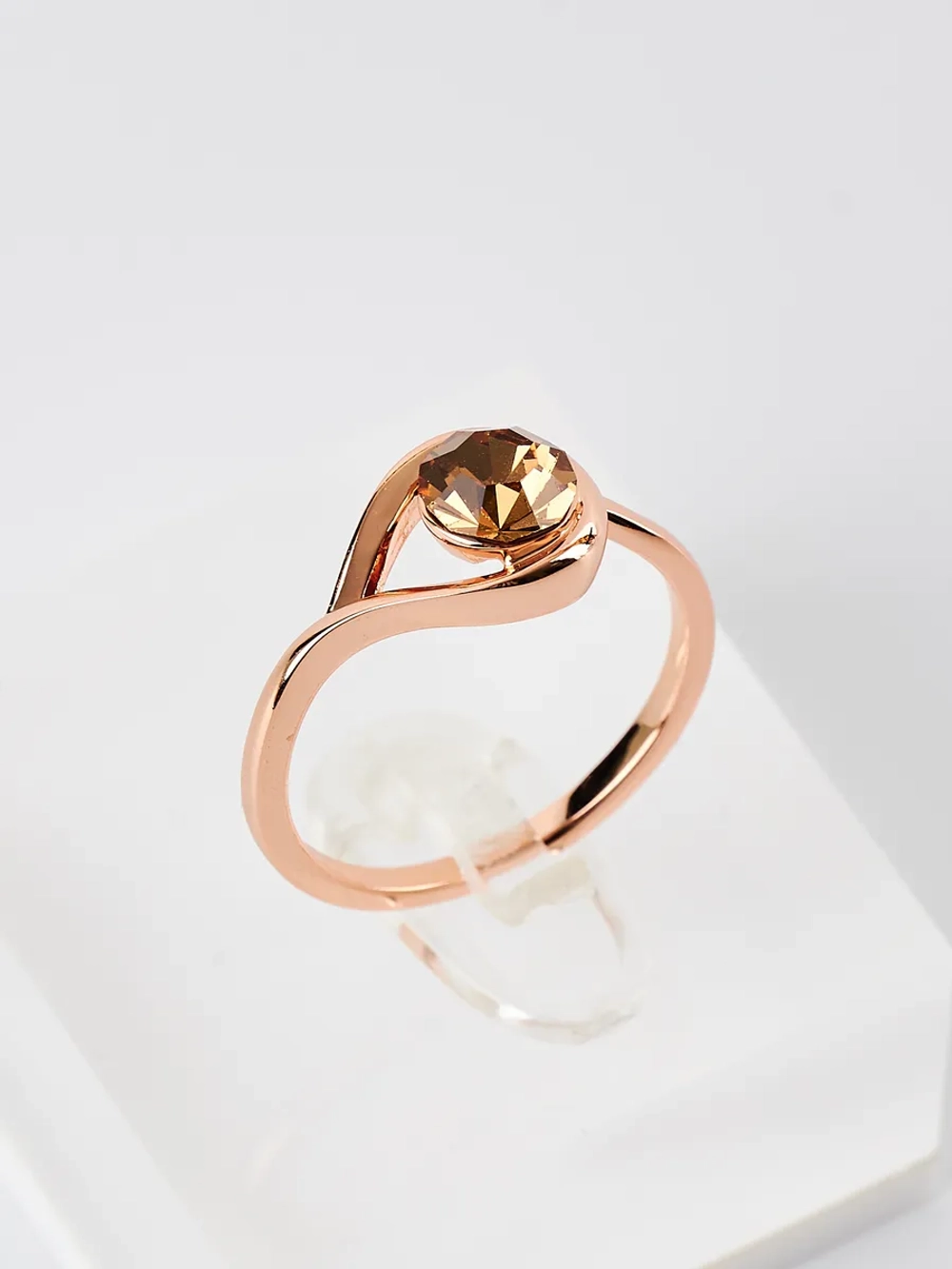Кольцо Белла с кристаллом Swarovski шампань