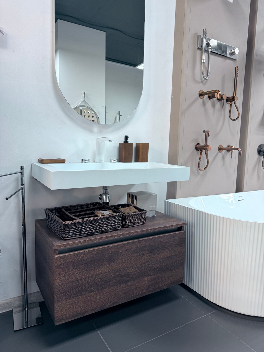 Комплект мебели столешница моноблок FLAT 80см с ящиком 80см DARK OAK VALLESSI + крепеж (выставочный образец)