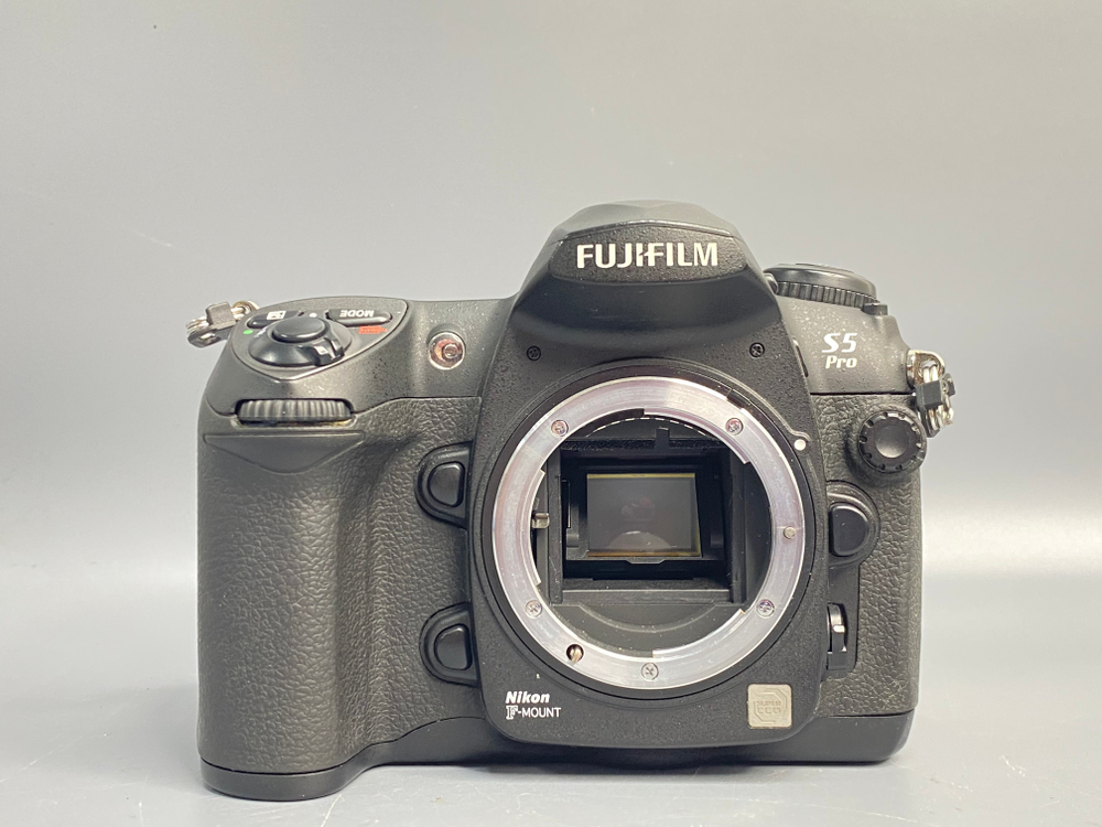 FujiFilm FinePix S5 Pro